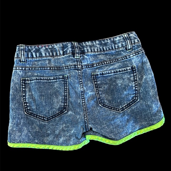 Bongo - Picture 2 of 2